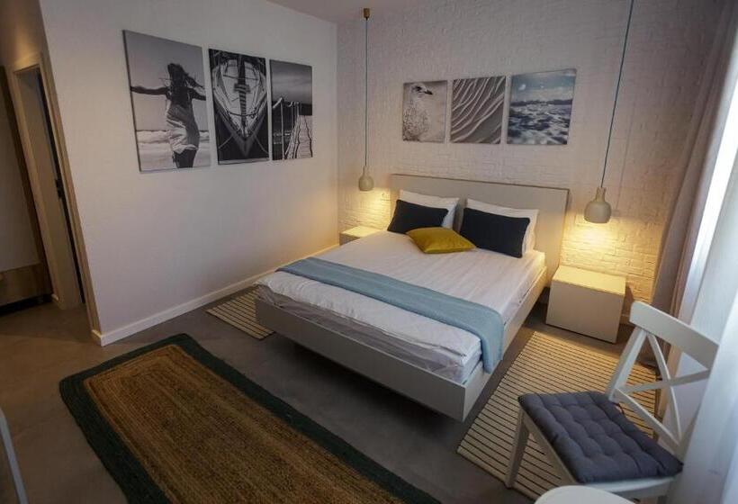 اتاق استاندارد, White Vama Veche