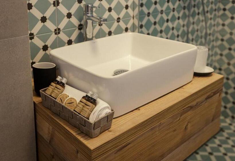 اتاق سوپریور, White Vama Veche