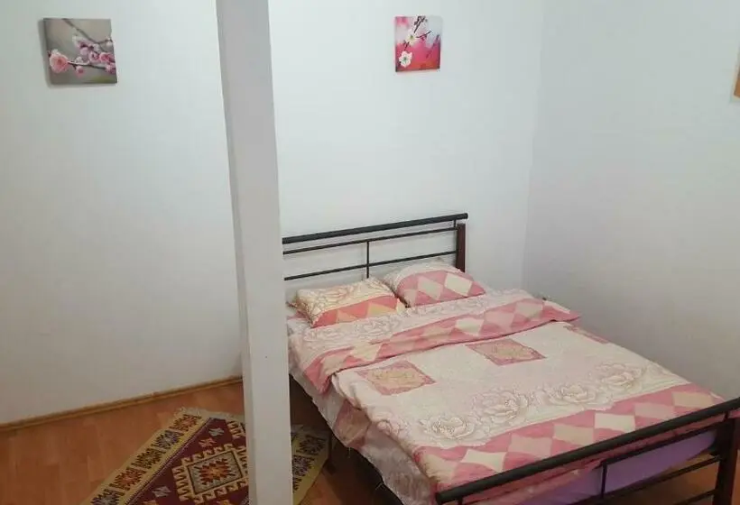 Standard Neljän Hengen Huone, Pensiunea Casa Montana
