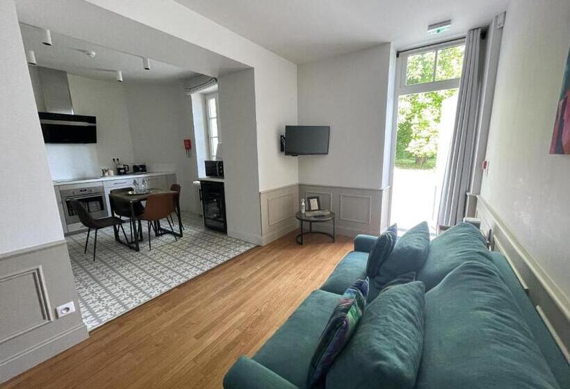 شقة غرفة واحدة, Manoir De Villamont