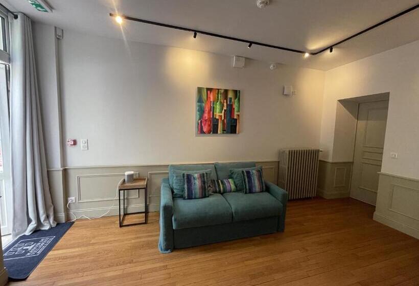 شقة غرفة واحدة, Manoir De Villamont