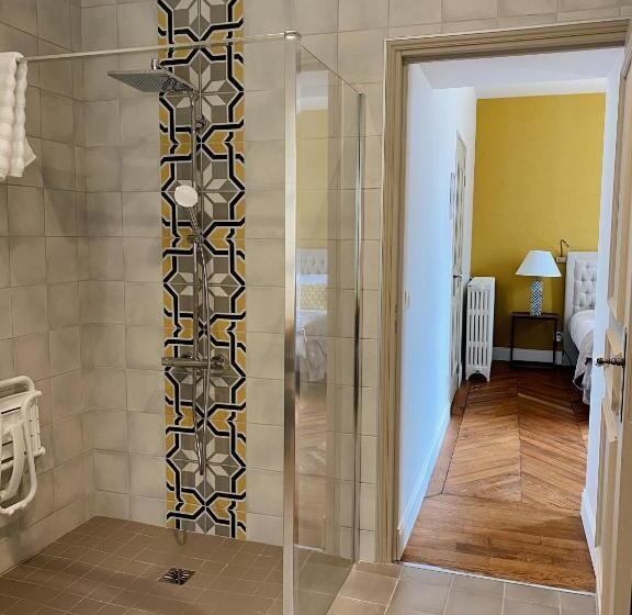 شقة غرفة واحدة, Manoir De Villamont