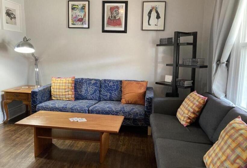 בית, 3 חדרי שינה, Doucet Guesthouse