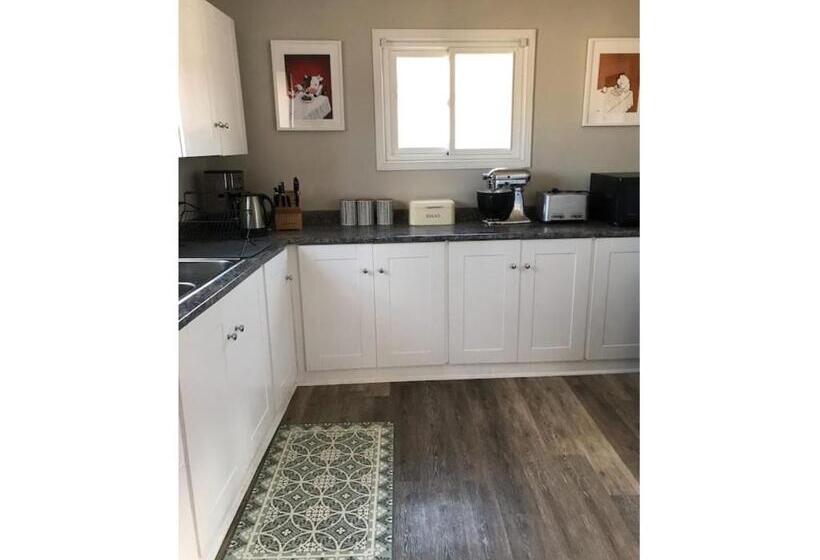 בית, 3 חדרי שינה, Doucet Guesthouse