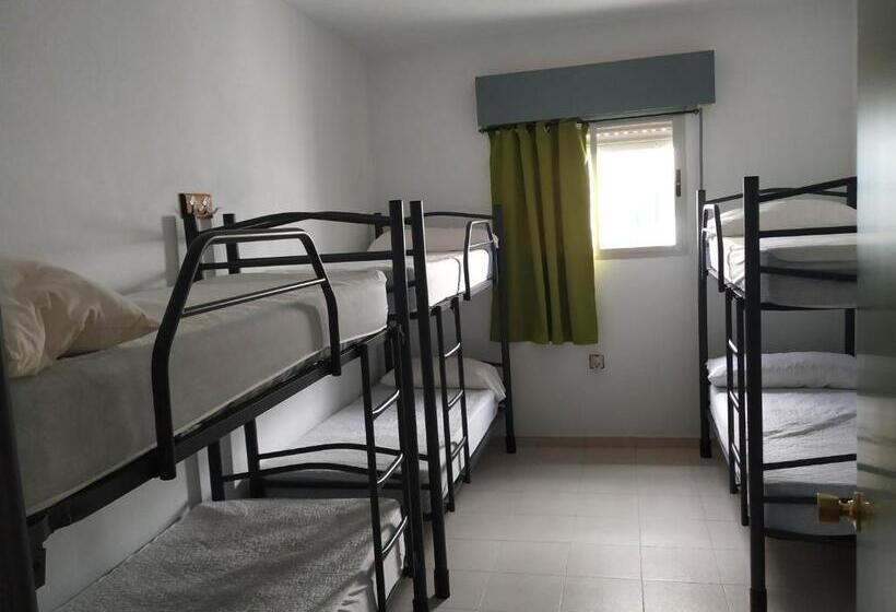 מיטה בחדר משותף, Albergue De San Jose