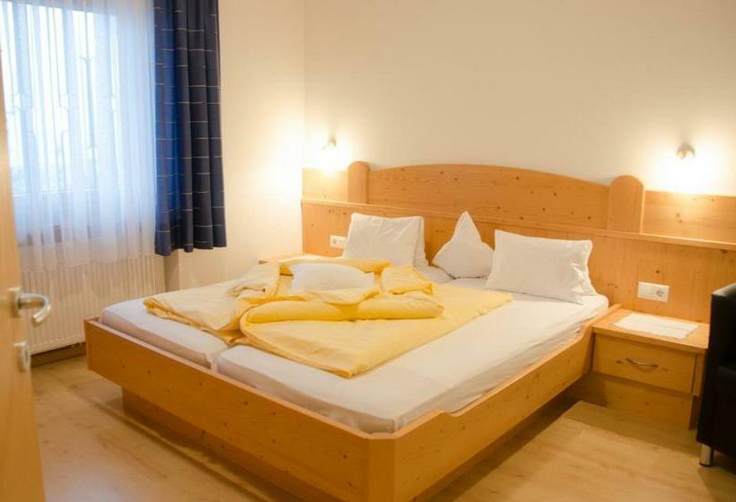 غرفة قياسية مزوَّدة بشُرفة, Garni Nunnemairhof