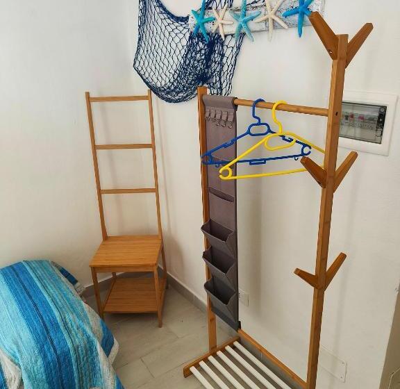 Дом 2 Спальни, Blue Room