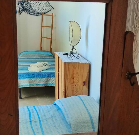 침실 2개 주택, Blue Room