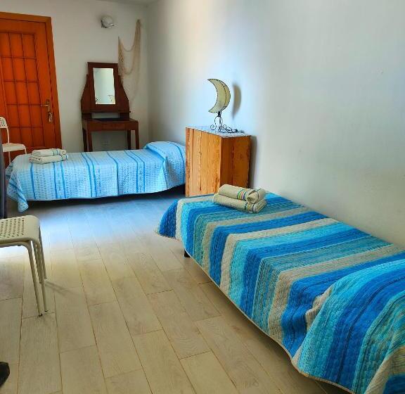 침실 2개 주택, Blue Room