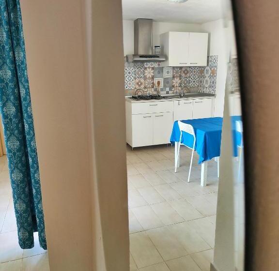 침실 2개 주택, Blue Room