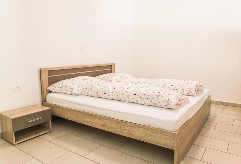 استودیوی استاندارد, Guest House Rosi