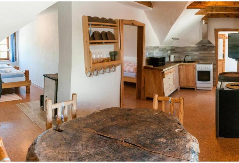 Апартаменты 2 Спальни, Osada Havranů