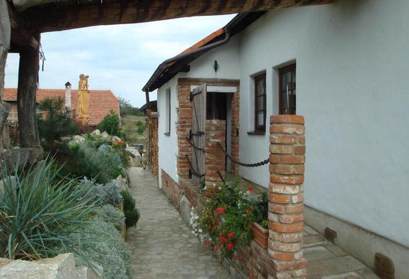 Апартаменты 2 Спальни, Osada Havranů