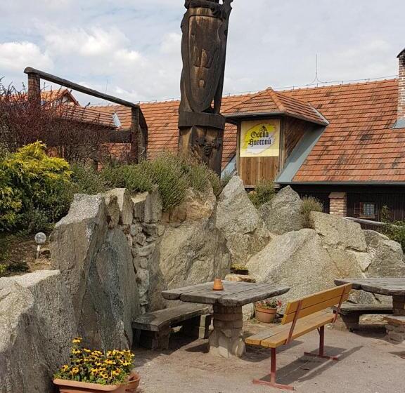 Апартаменты 2 Спальни, Osada Havranů