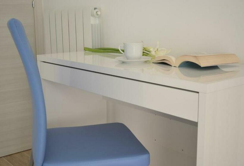 Quarto Deluxe, Il Cantastorie Salentino