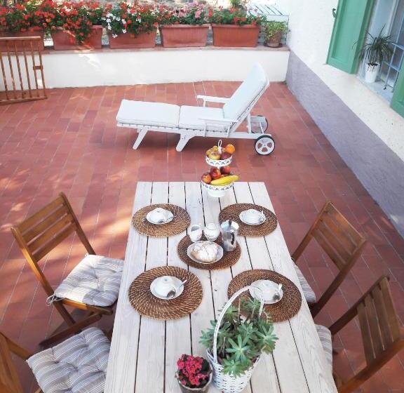 شقة غرفتين نوم مزودة بتراس, Agriturismo Le Catre