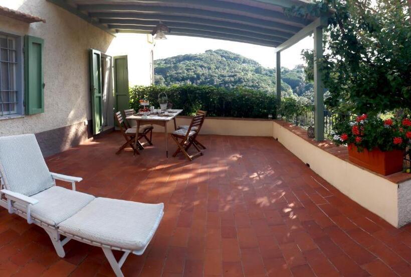 شقة غرفتين نوم مزودة بتراس, Agriturismo Le Catre