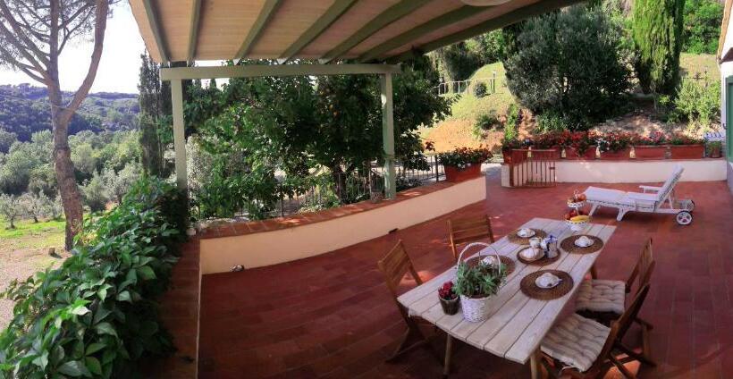 شقة غرفتين نوم مزودة بتراس, Agriturismo Le Catre