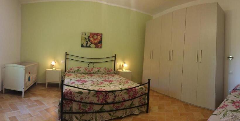 شقة غرفتين نوم مزودة بتراس, Agriturismo Le Catre