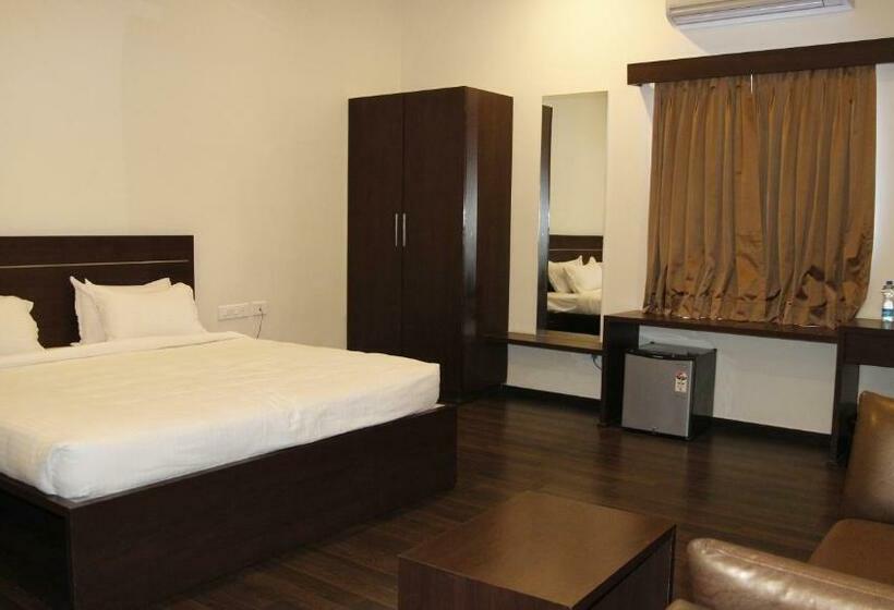 جناح جونيور مزوَّد بشرفة, Somisetty Landmark