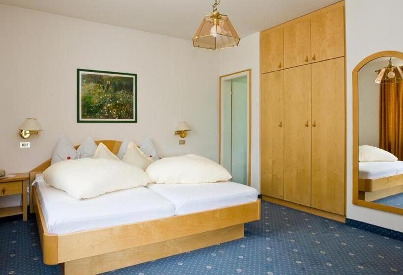 اتاق لوکس, Chalet Anna