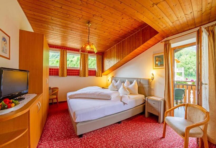 اتاق عادی, Chalet Anna