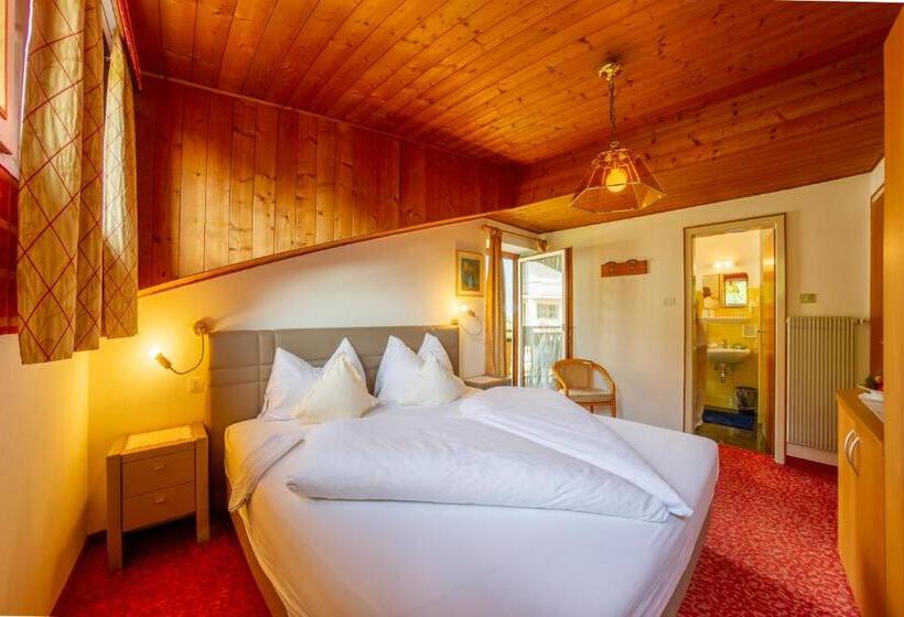 اتاق عادی, Chalet Anna