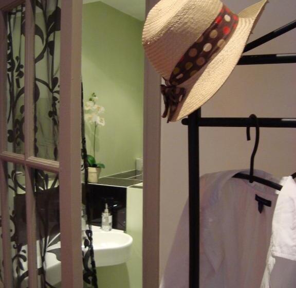 غرفة قياسية إطلالة جانبية علي البحر, Maison L épicurienne