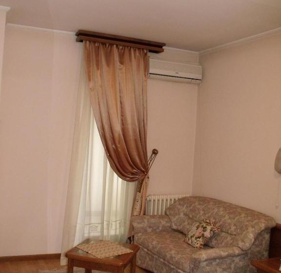 سوئیت با بالکن, Garni Hotel Pbg