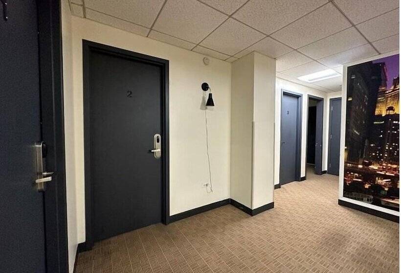 تختخواب در اتاق مشترک, Hi Chicago Hostel