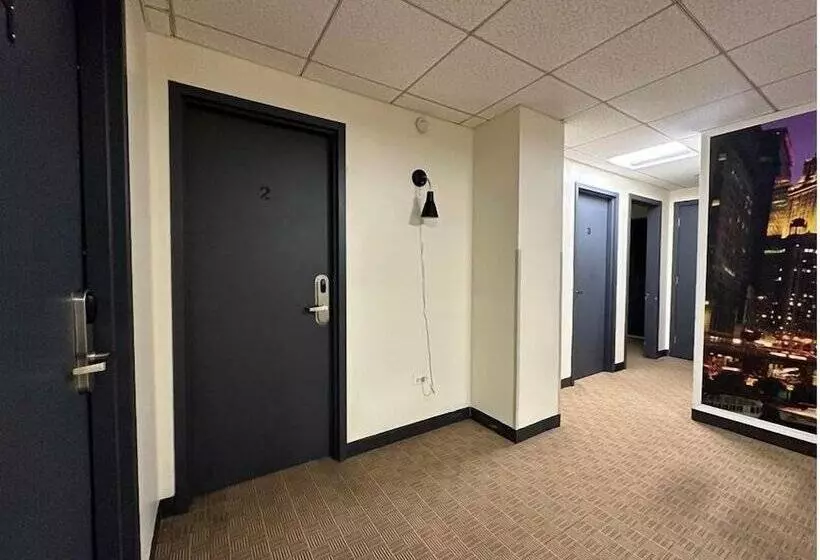 ルームシェアのワンベッド, Hi Chicago Hostel