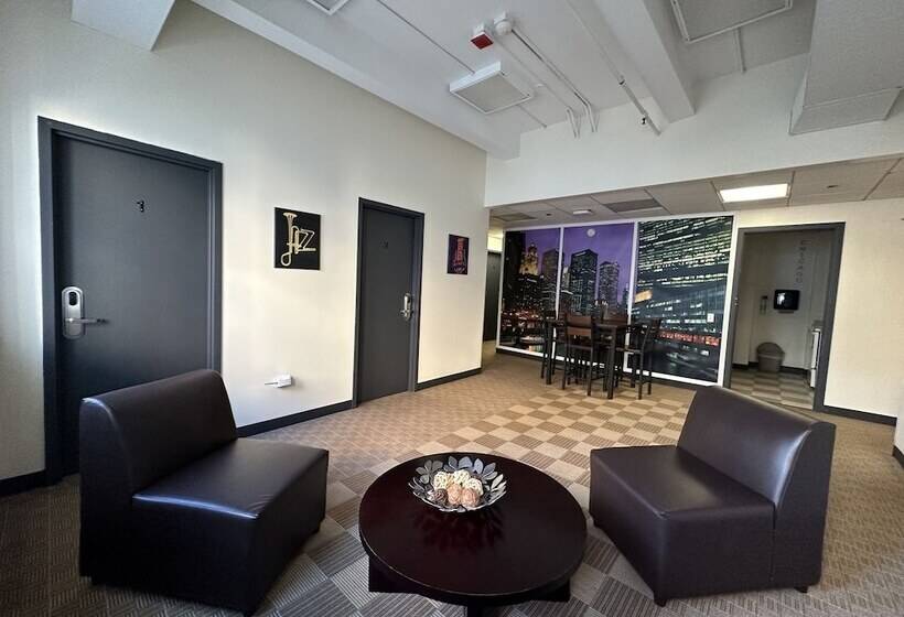 تختخواب در اتاق مشترک, Hi Chicago Hostel