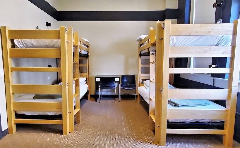 تختخواب در اتاق مشترک, Hi Chicago Hostel