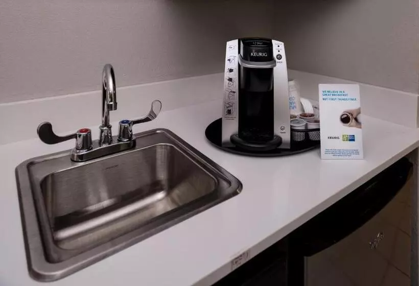 キングサイズベッドのエクゼクティブ, Holiday Inn Express Hotel & Suites Bucyrus, An Ihg