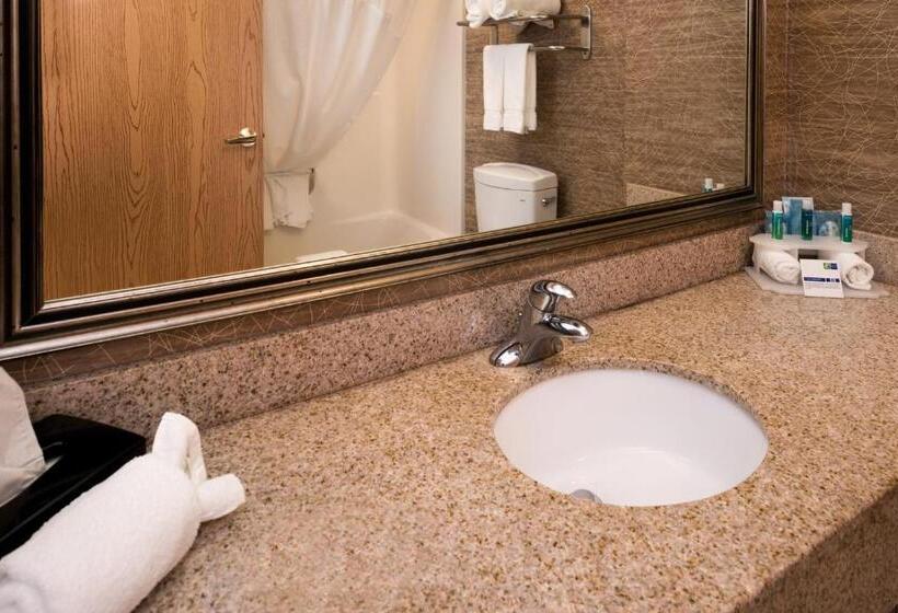 Стандартный Номер Кровать Кинг, Holiday Inn Express Hotel & Suites Bucyrus, An Ihg