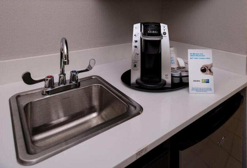 جناح سرير كينج, Holiday Inn Express Hotel & Suites Bucyrus, An Ihg