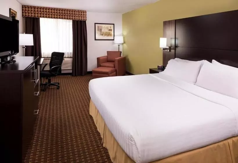 身障者適用キングサイズベッドルーム, Holiday Inn Express Hotel & Suites Bucyrus, An Ihg