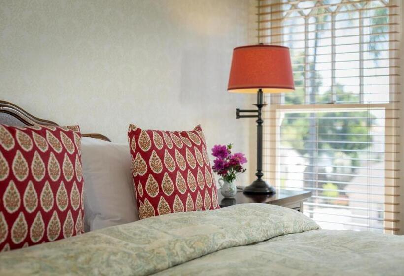 Номер Стандарт, Cheshire Cat Inn & Cottages
