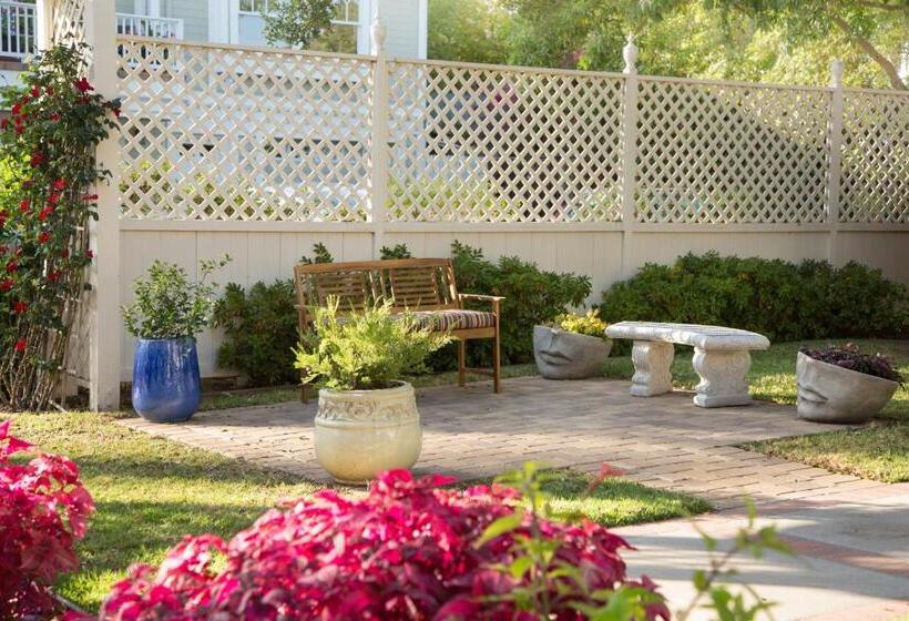 Номер Стандарт, Cheshire Cat Inn & Cottages