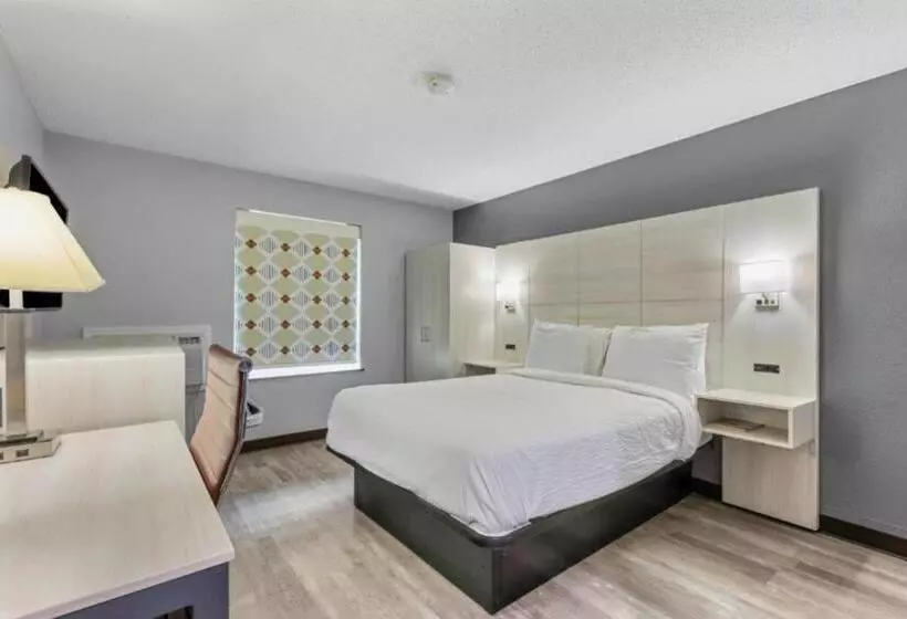 キングサイズベッドのデラックスルーム, Days Inn By Wyndham Savannah Gateway I95
