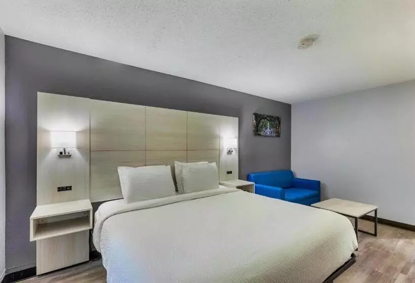 キングサイズベッドのデラックスルーム, Days Inn By Wyndham Savannah Gateway I95