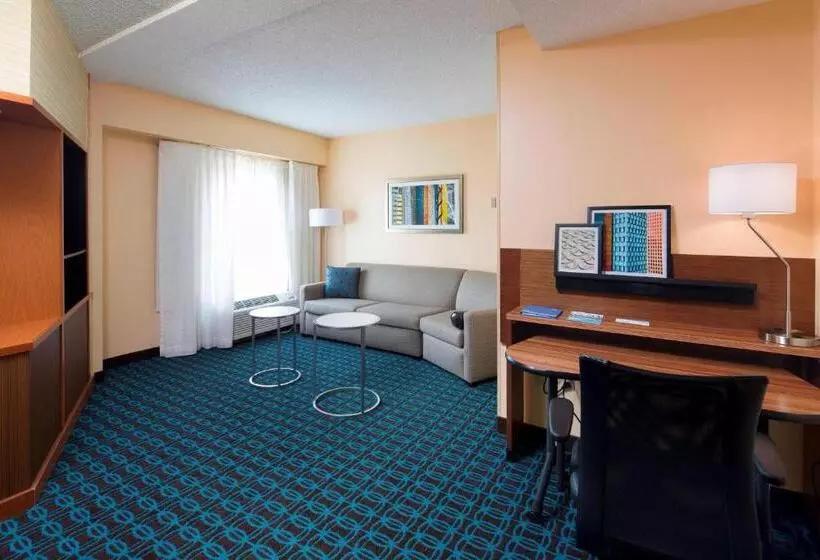 キングサイズベッドのスイートルーム, Fairfield Inn & Suites By Marriott Newark Liberty International Airport