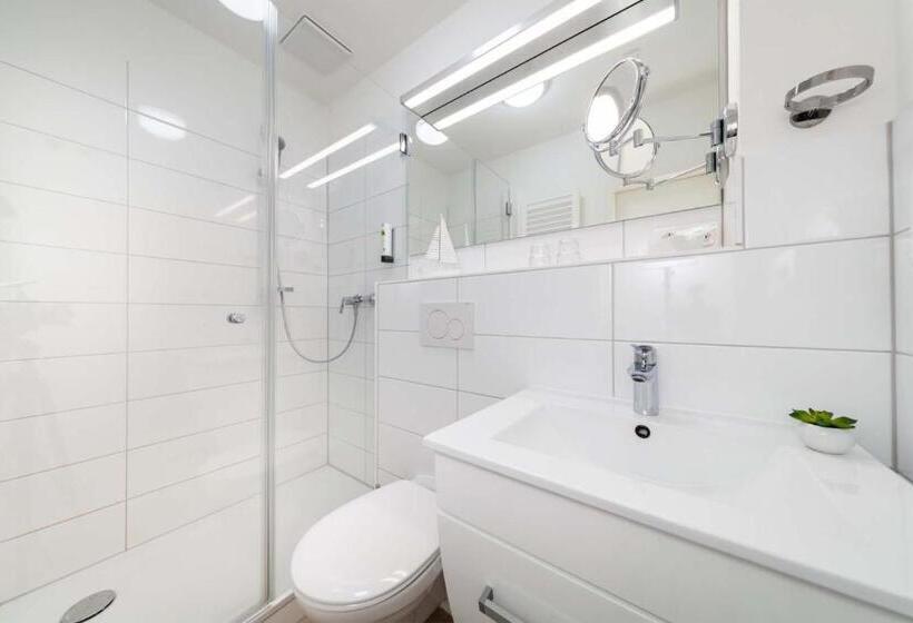 דירה בת חדר שינה 1 עם מרפסת, Hofhotel Krähenberg