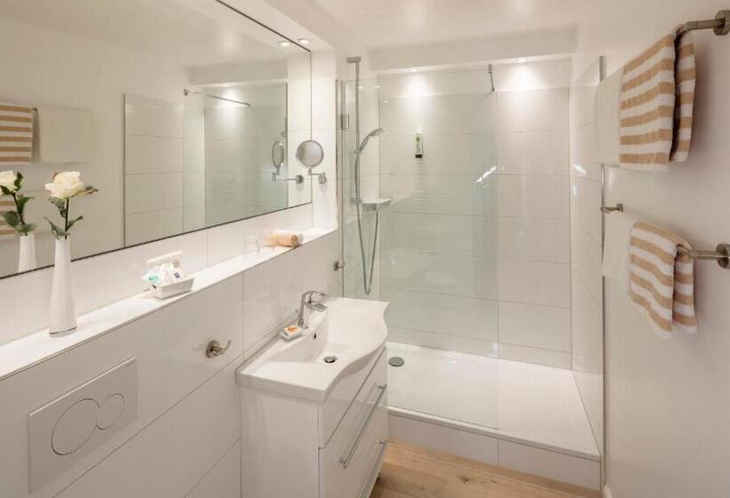 סוויטת ג'וניור נוף לגינה, Hofhotel Krähenberg