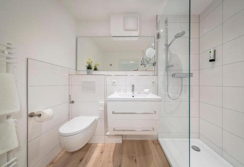 סוויטת ג'וניור נוף לגינה, Hofhotel Krähenberg