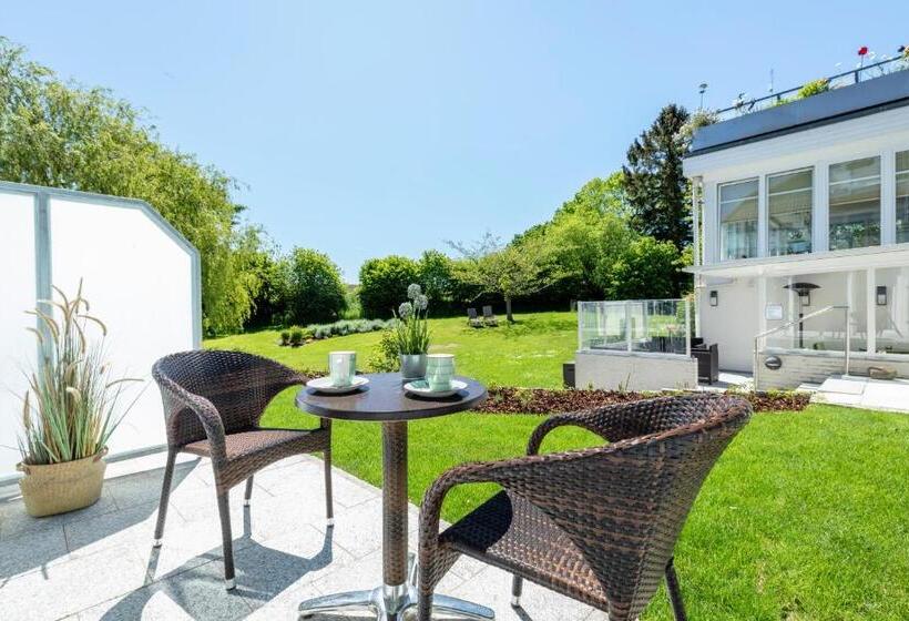 סוויטת ג'וניור נוף לגינה, Hofhotel Krähenberg