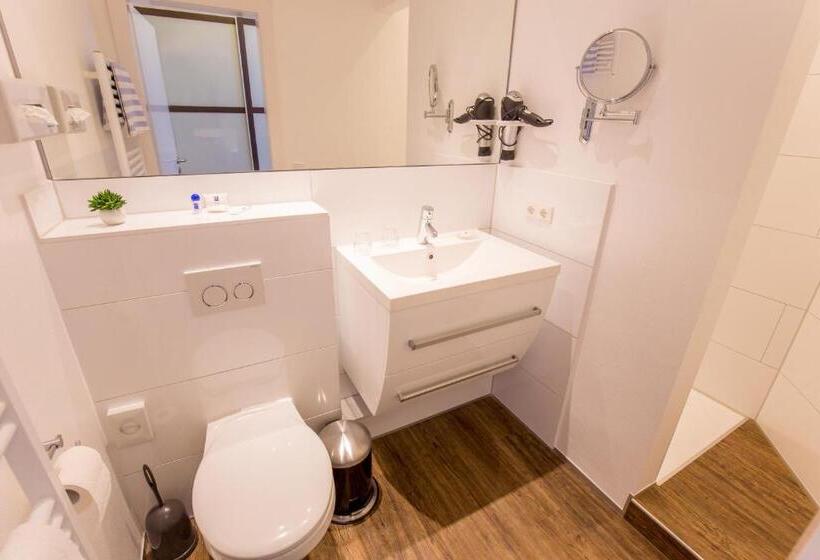 סוויטת ג'וניור נוף לגינה, Hofhotel Krähenberg