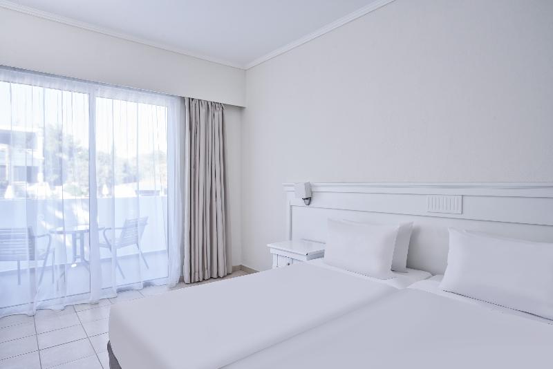 חדר סופריור נוף לבריכה, Labranda Miraluna Village