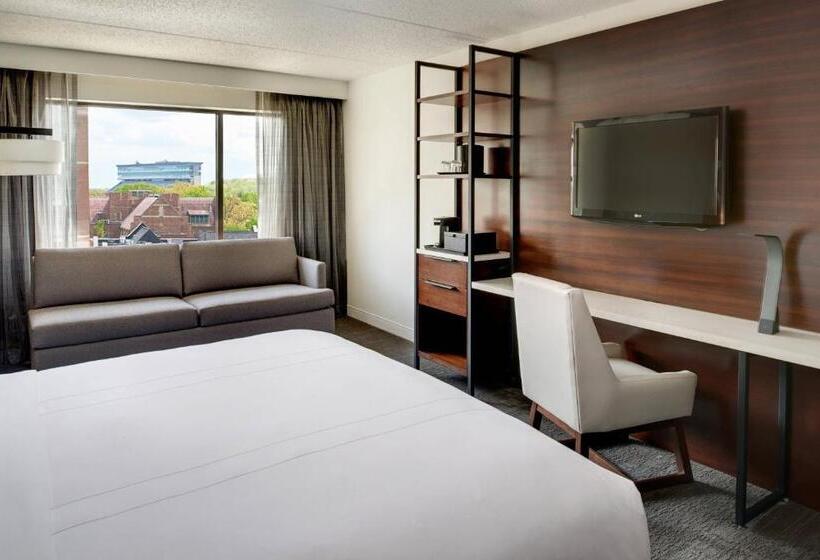 带大床的标准间, Marriott East Lansing At University Place