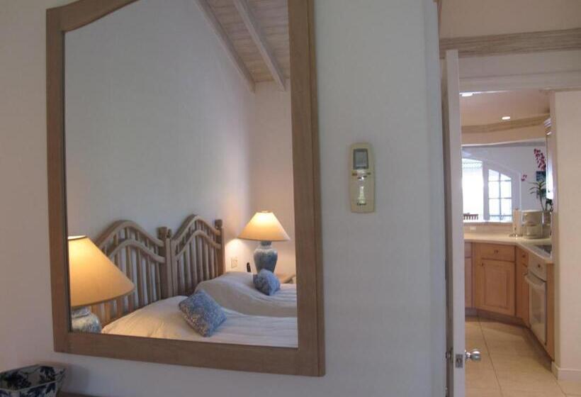 2 Bedroom Apartment with Views, Port St. Charles